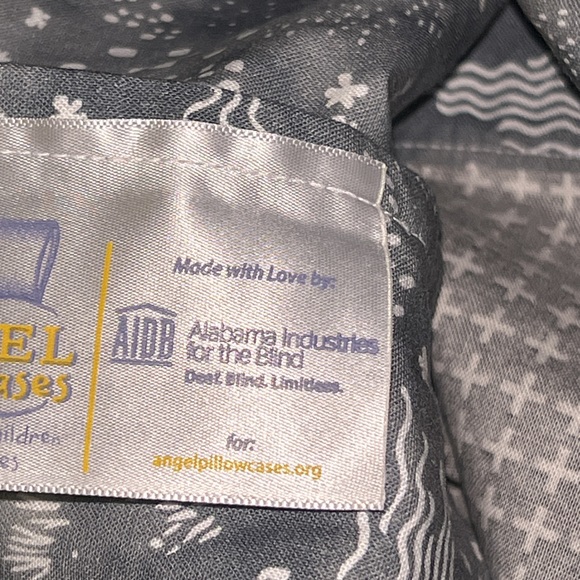 2- Standard Pillowcases - Picture 6 of 7